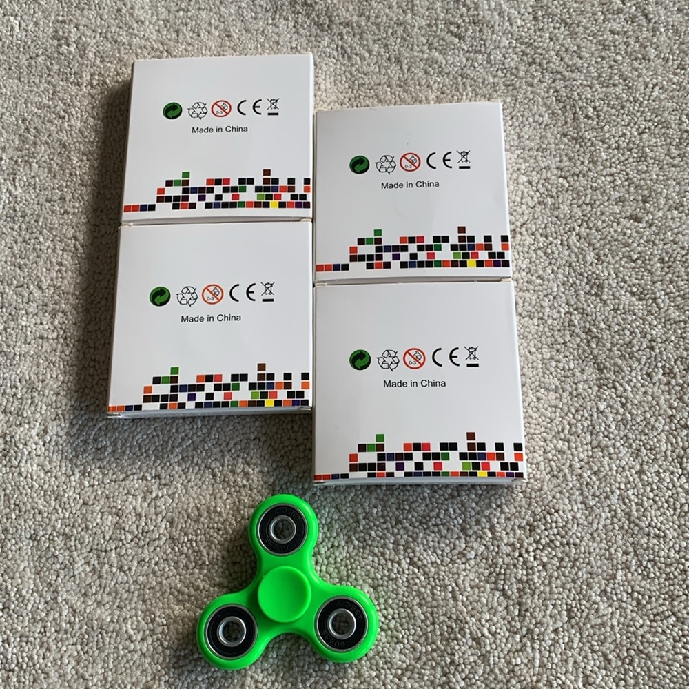 Fidget Spinners 6 Set NWT (box) gift - Picture 4 of 4